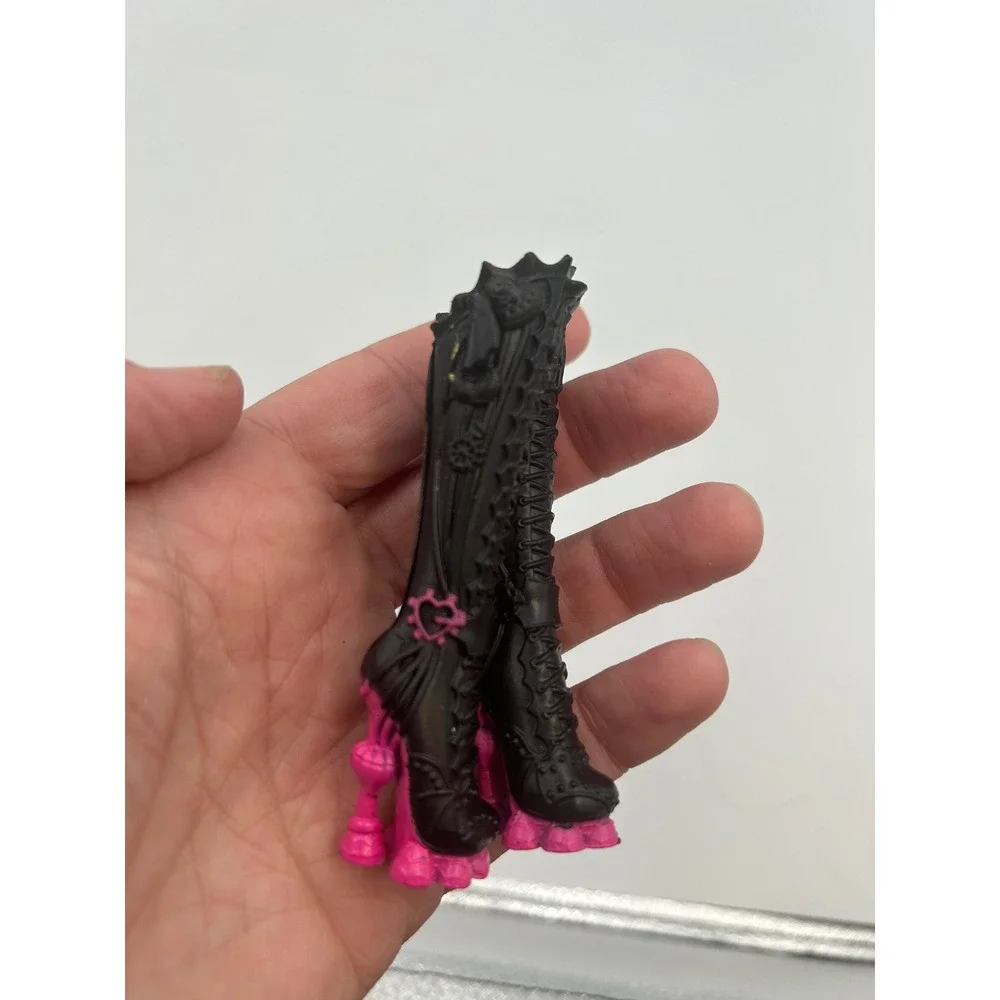 Monster High Freaky Fusion Dracubecca Boots